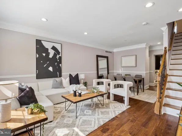 1343 Christian St, Philadelphia, PA 19147