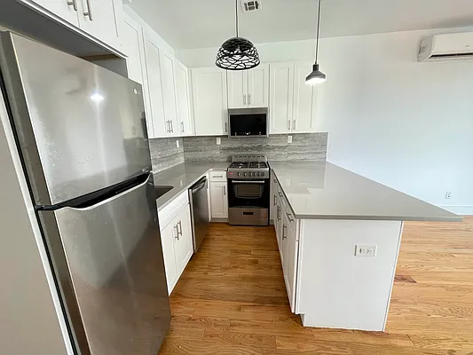 Rented by Tapiro Realty | media 11