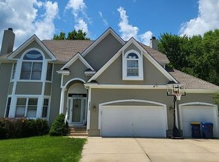 3900 SW Granite Ln, Lees Summit, MO 64082