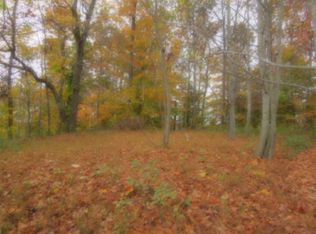 135 Lakeview Cir, Byrdstown, TN 38549