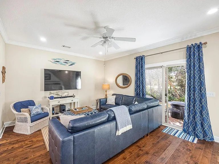 802 Reserve Ln — Photo 15