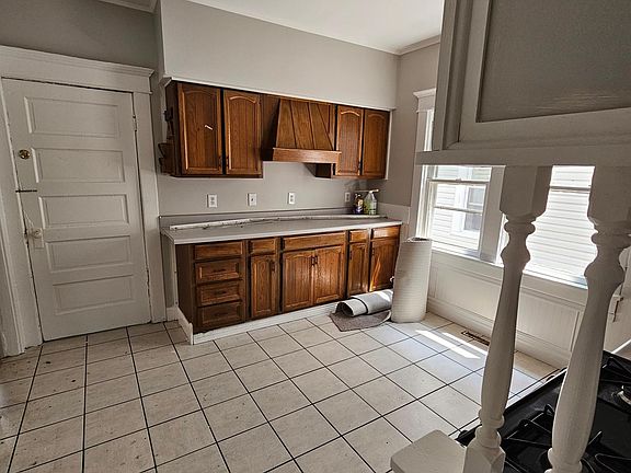5th image of 1954 Seneca St Unit 1