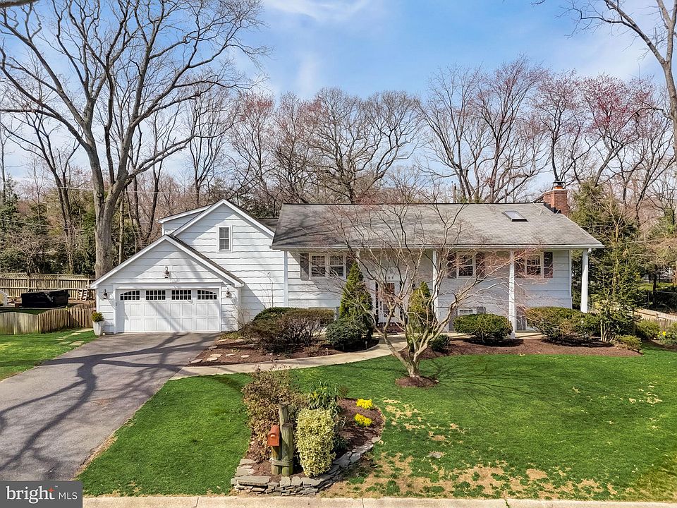 1st image of 484 White Cedar Ln