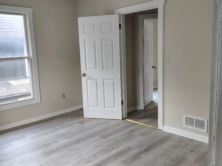 30 N Bradley Ave — Photo 13
