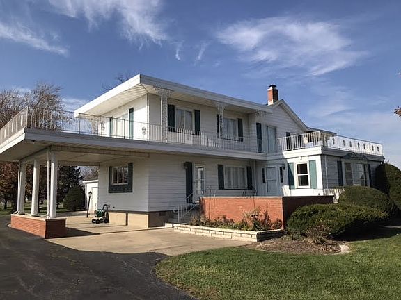 Exterior (carport and balcony shown)