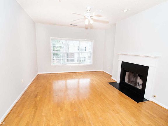 5th image of 507 Spring Heights Ln SE Unit 5/507