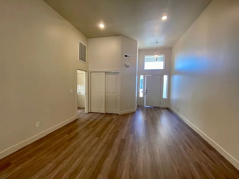 939 S 25 W — Photo 28