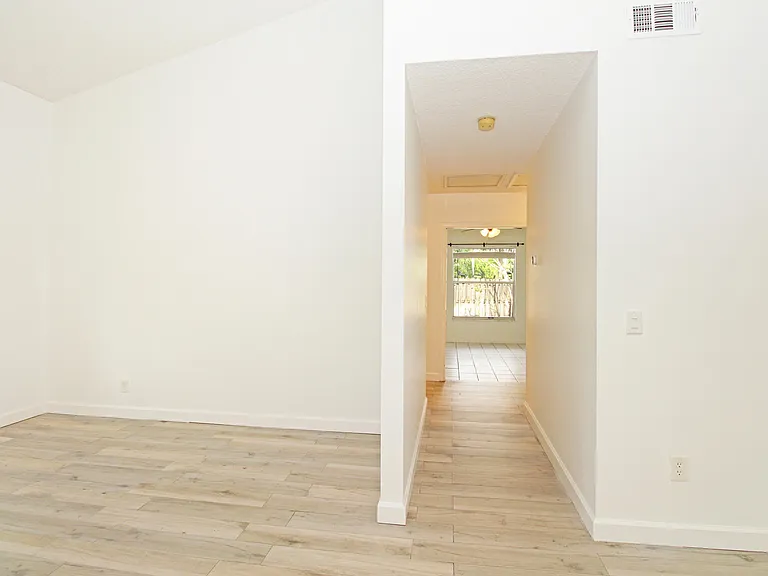 896 Rose Ct — Photo 31