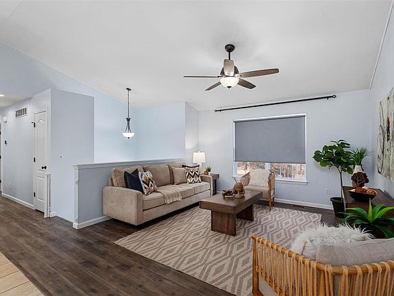3rd image of 3833 Country Club Dr