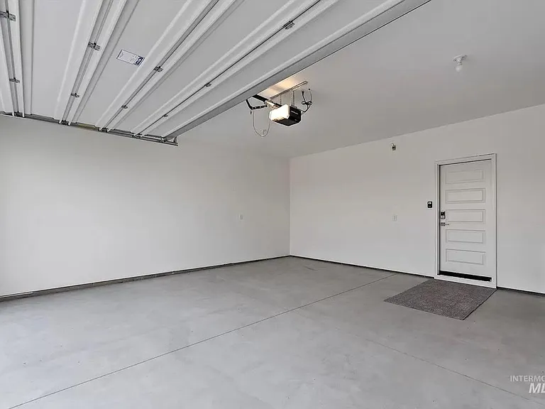 1533 N Pineview Ln — Photo 23