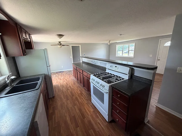 406 W Morris St — Photo 8