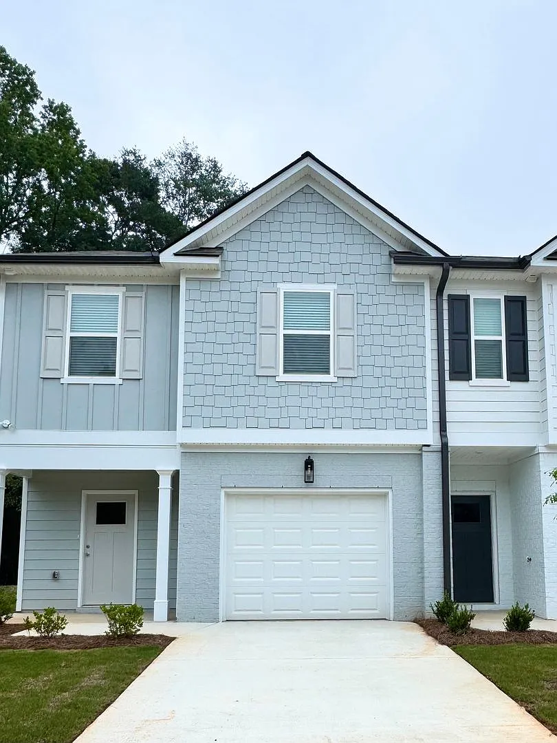 McCoy Street Townhomes! — Photo 1