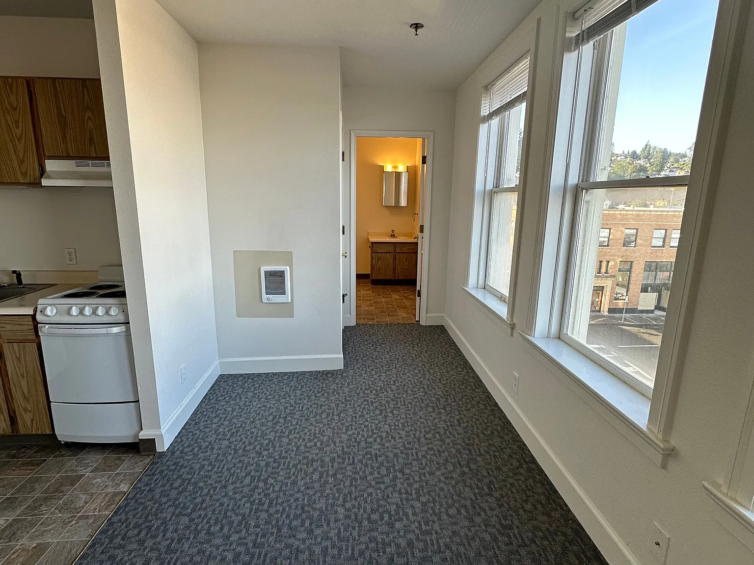 The Astor Building — Photo 4