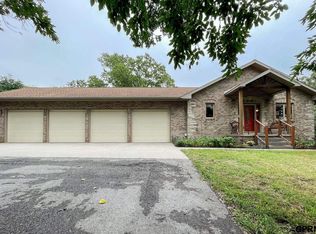 8369 Raven Dr, Louisville, NE 68037