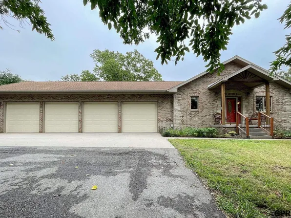 8369 Raven Dr, Louisville, NE 68037