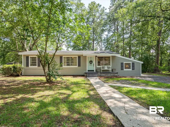 1023 Martha Alleyn Dr, Saraland, AL 36571