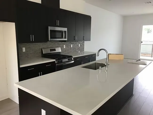 365 Broadway Dr — Photo 2