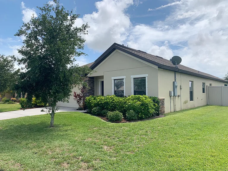 936 Sangria Cir — Photo 4