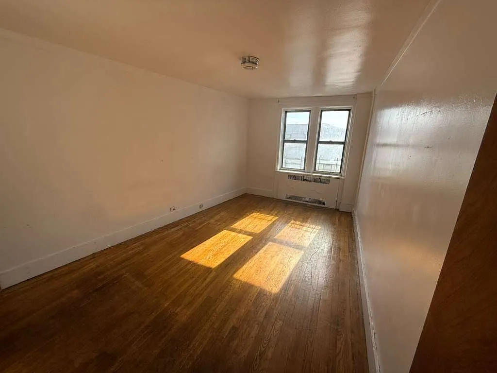 4755 White Plains Rd — Photo 2
