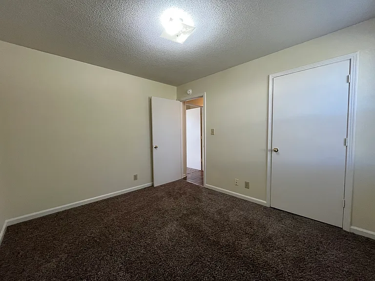 601 Fairfield Dr #B — Photo 15