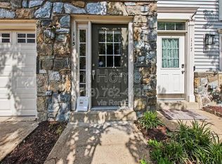 115 Meadows Ln, Alexandria, VA 22304