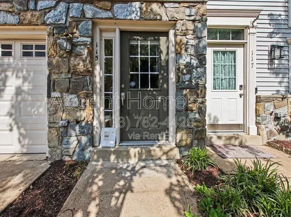 115 Meadows Ln, Alexandria, VA 22304
