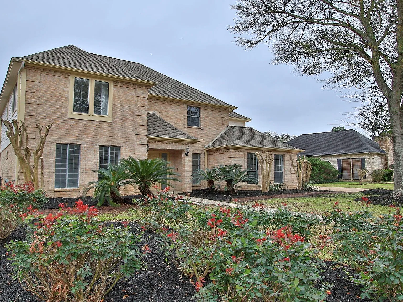 5 bed, 3.5 bath, 3240 sqft, $2,900 — Photo 4