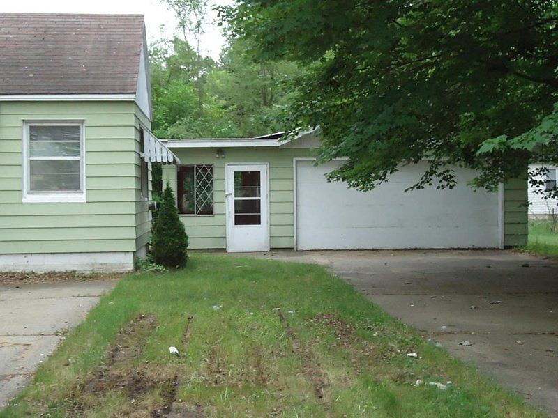 2nd image of 1087 Roosevelt Ct