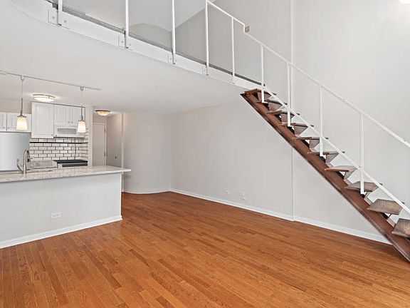 3rd image of 1221 N Dearborn Pkwy #806S