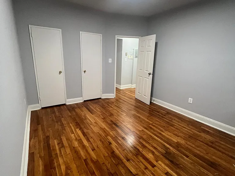 Tudor Place Apartments — Photo 12
