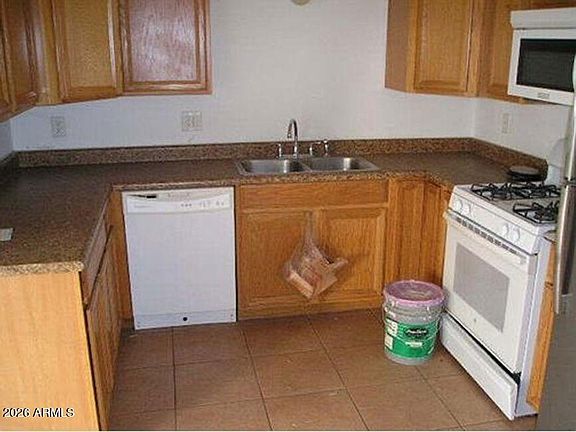 5th image of 2119 W DANBURY Road