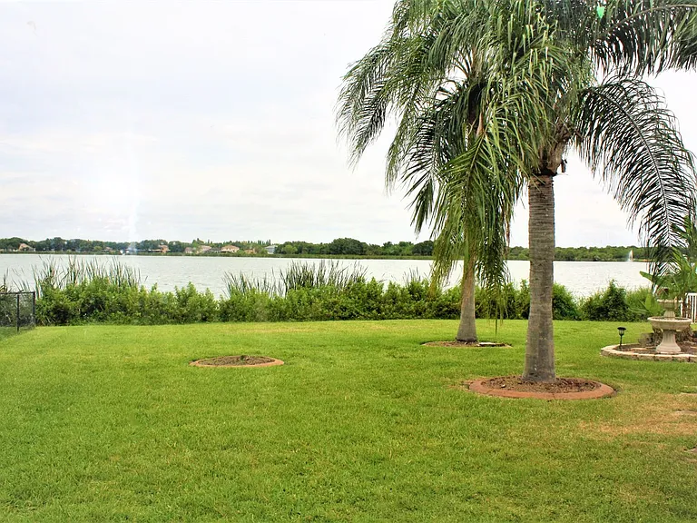 7209 Colonial Lake Dr — Photo 46