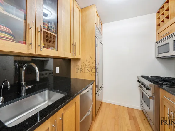 88 Greenwich Street 819 image 3 of 15