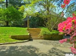 10 Hillcrest Rd, Port Washington, NY 11050