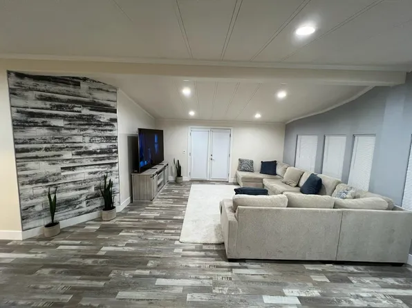 2455-9400 Hawk Ct #99-208, Stockton, CA 95209