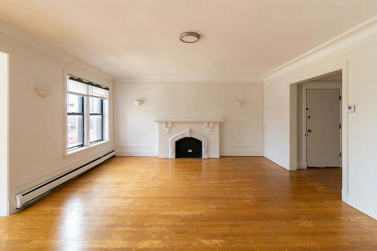 Building Photo - 6830 S Jeffery Blvd #2N