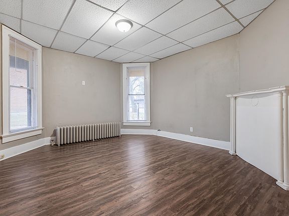 3rd image of 708 W Jackson St