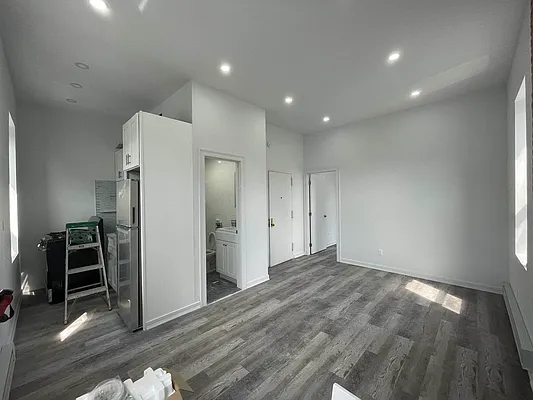 Rented by Marquis Real Estate Services | media 17