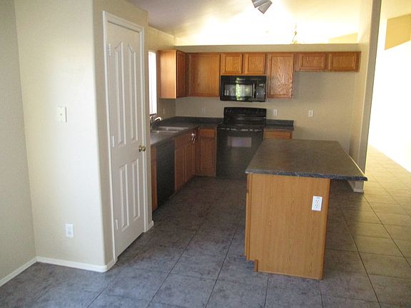 3rd image of 4906 E Magnus Dr