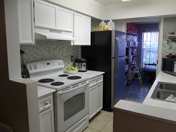 3rd image of 13927 Village View Dr