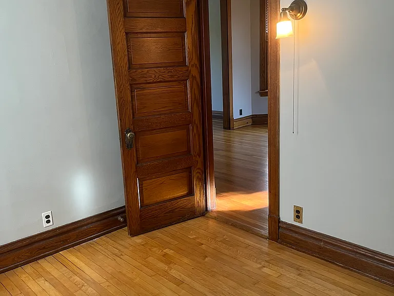 1925 W Eddy St #2 — Photo 16