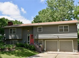 2924 Chisholm Dr, Lawrence, KS 66047