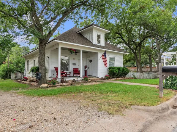 262 W Richmond St, Giddings, TX 78942