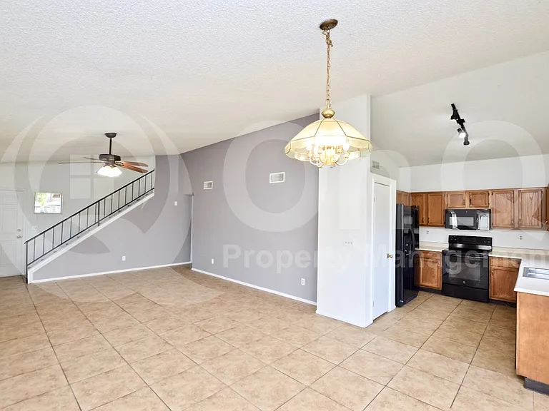 10026 W Roma Ave — Photo 6