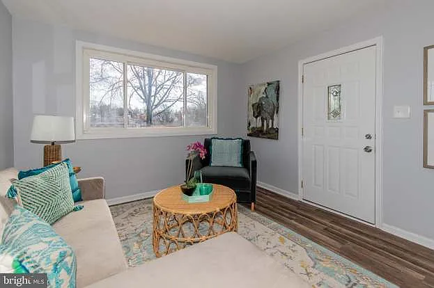 22 Chamber Ave — Photo 3