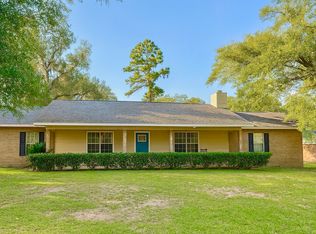 4662 The Oaks Dr, Marianna, FL 32446