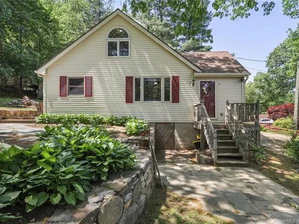 11 Longview Terrace, Newtown, CT 06482