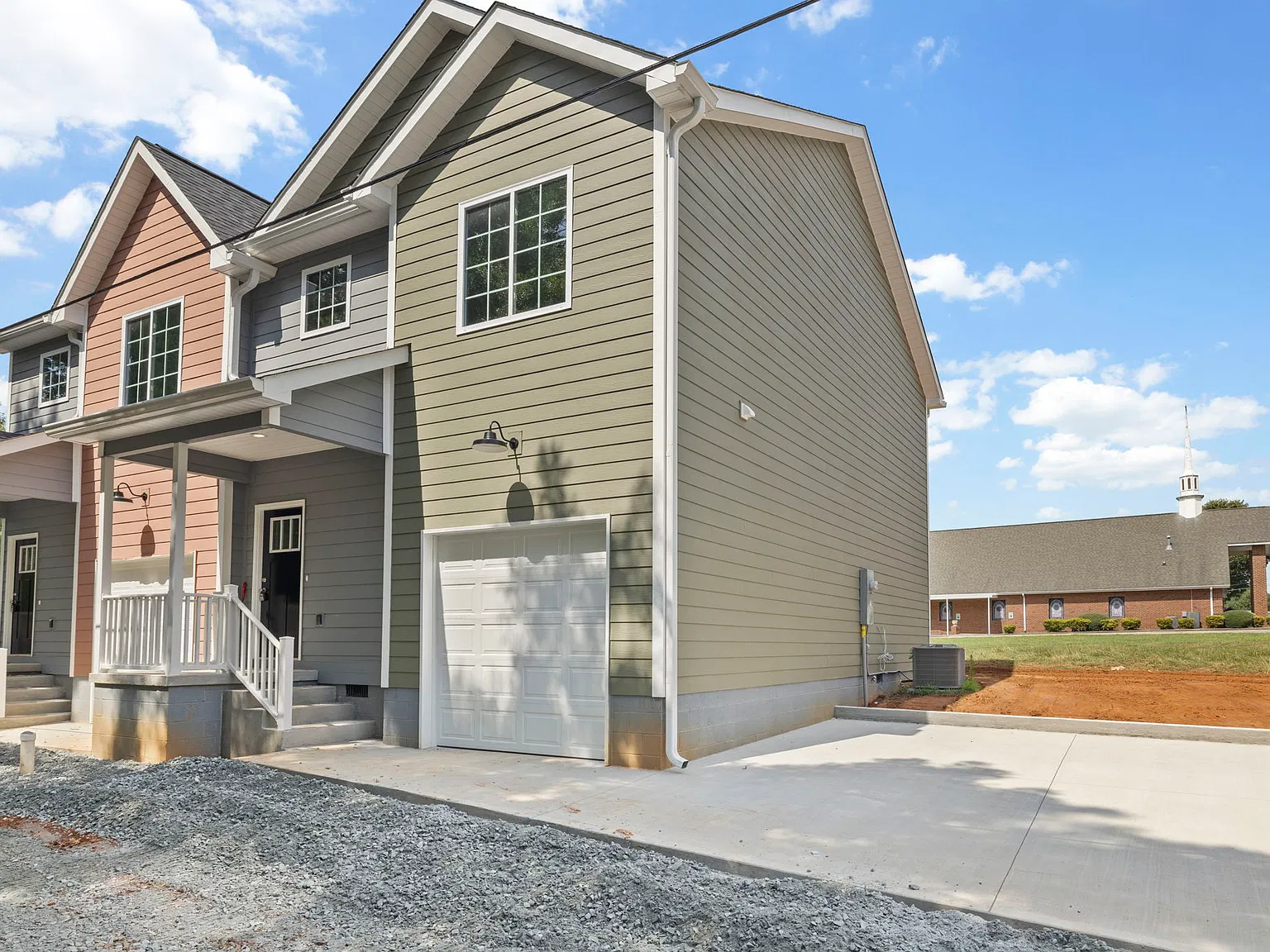 3 bed, 2.5 bath, $1,650 — Photo 2