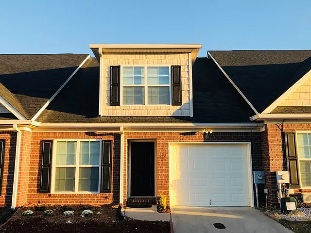 142 Grove Landing Ct — Photo 1