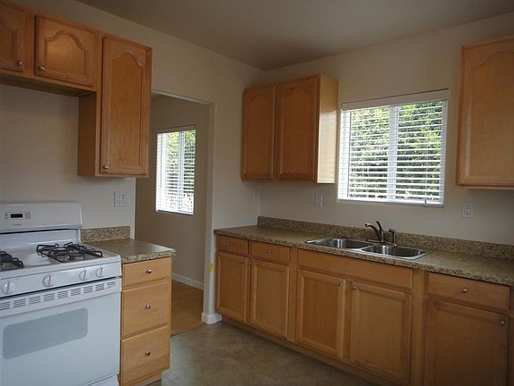4th image of 3757 35th St